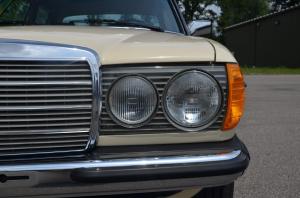 Mercedes-Benz 240 D 1983 года  (EU)
